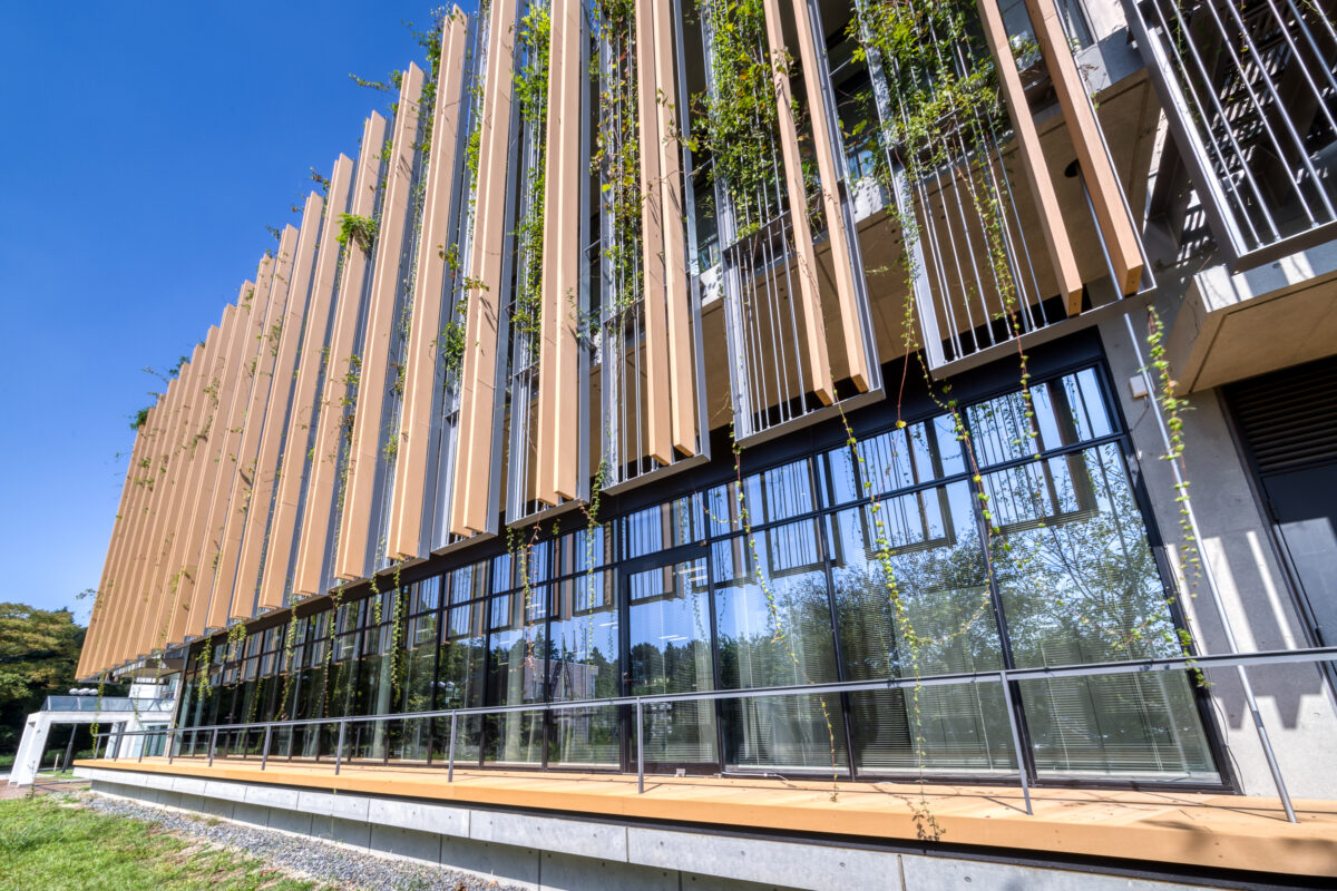 【プラスッドルーバー施工事例】戸田建設 グリーンオフィス棟