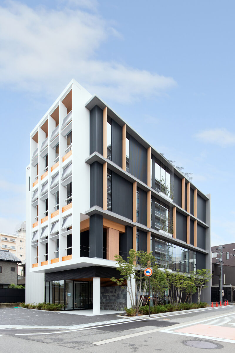 【プラスッドルーバー施工事例】熊谷組 福井本店ビル