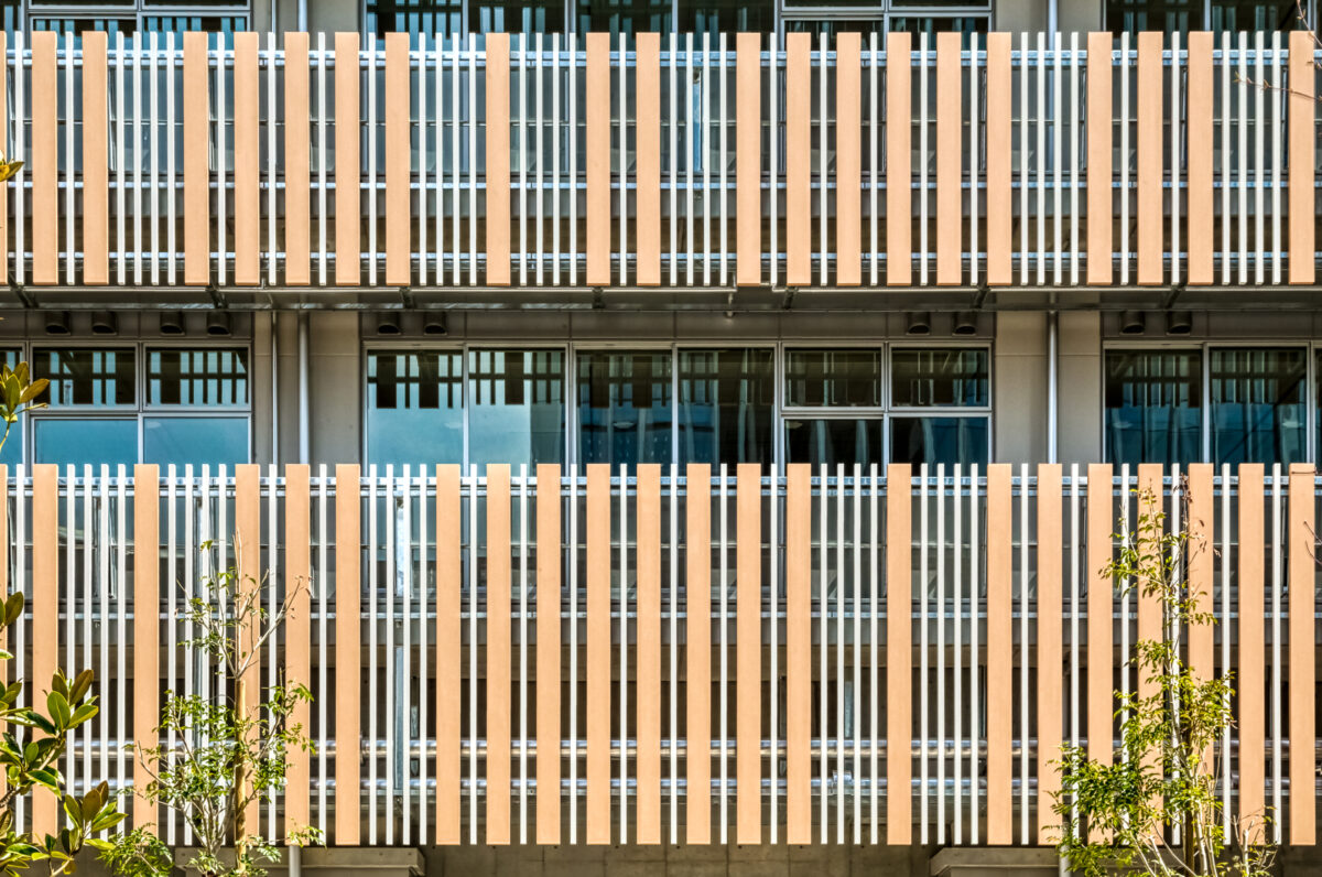 【プラスッドルーバー施工事例】港区立芝浜小学校