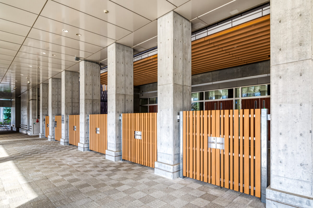 【プラスッドルーバー施工事例】港区立芝浜小学校