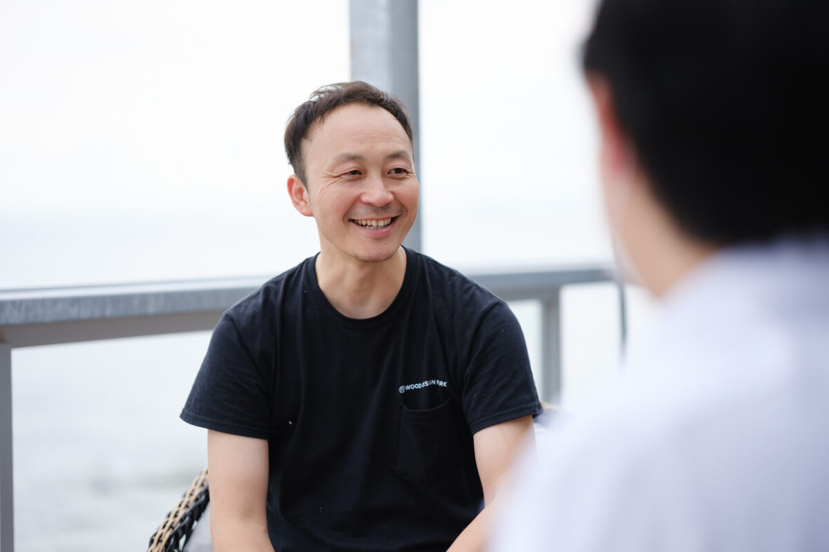 ムーディーな浴室に合うマットな黒色の浴室枠を探していた